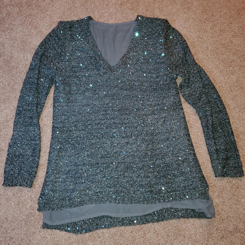 Gray knit sweater with sequins